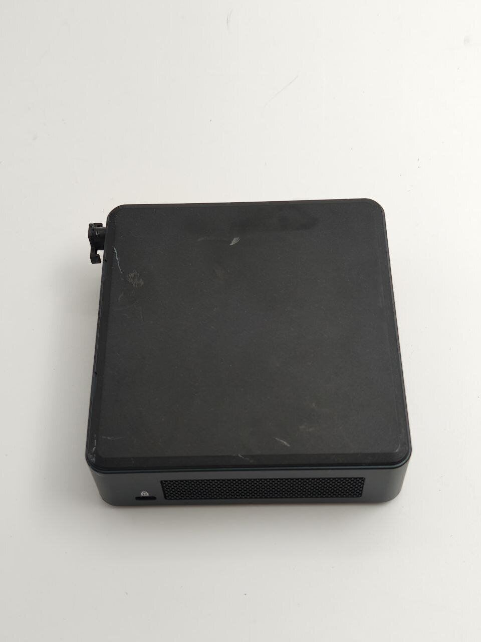 Неттоп Б-клас Intel NUC 11TNBi5 USFF / Intel Core i5-1135G7 (4 (8) ядра по 2.4 - 4.2 GHz) / 8 GB DDR4 / 128 GB SSD / Intel Xe Graphics / USB 3.1 / Wi-Fi / Bluetooth / HDMI / Блок живлення в комплекті - Зображення 6