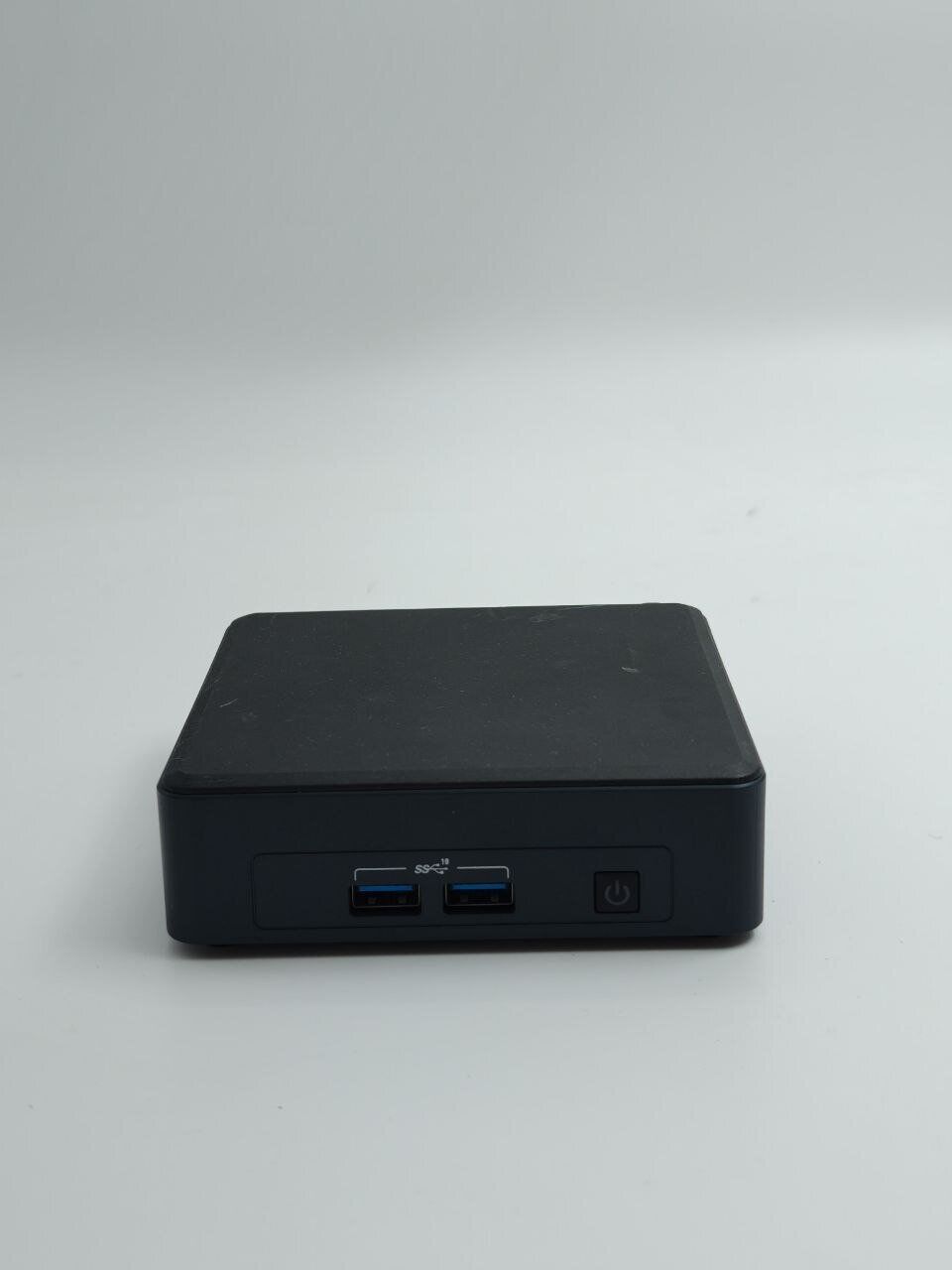 Неттоп Б-клас Intel NUC 11TNBi5 USFF / Intel Core i5-1135G7 (4 (8) ядра по 2.4 - 4.2 GHz) / 8 GB DDR4 / 128 GB SSD / Intel Xe Graphics / USB 3.1 / Wi-Fi / Bluetooth / HDMI / Блок живлення в комплекті - Зображення 2