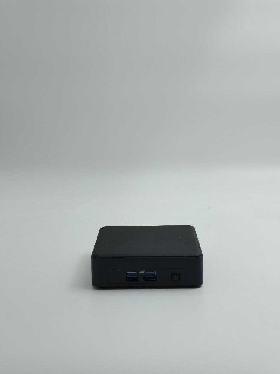 Неттоп Б-клас Intel NUC 11TNBi5 USFF / Intel Core i5-1135G7 (4 (8) ядра по 2.4 - 4.2 GHz) / 8 GB DDR4 / 128 GB SSD / Intel Xe Graphics / USB 3.1 / Wi-Fi / Bluetooth / HDMI / Блок живлення в комплекті - Зображення 4