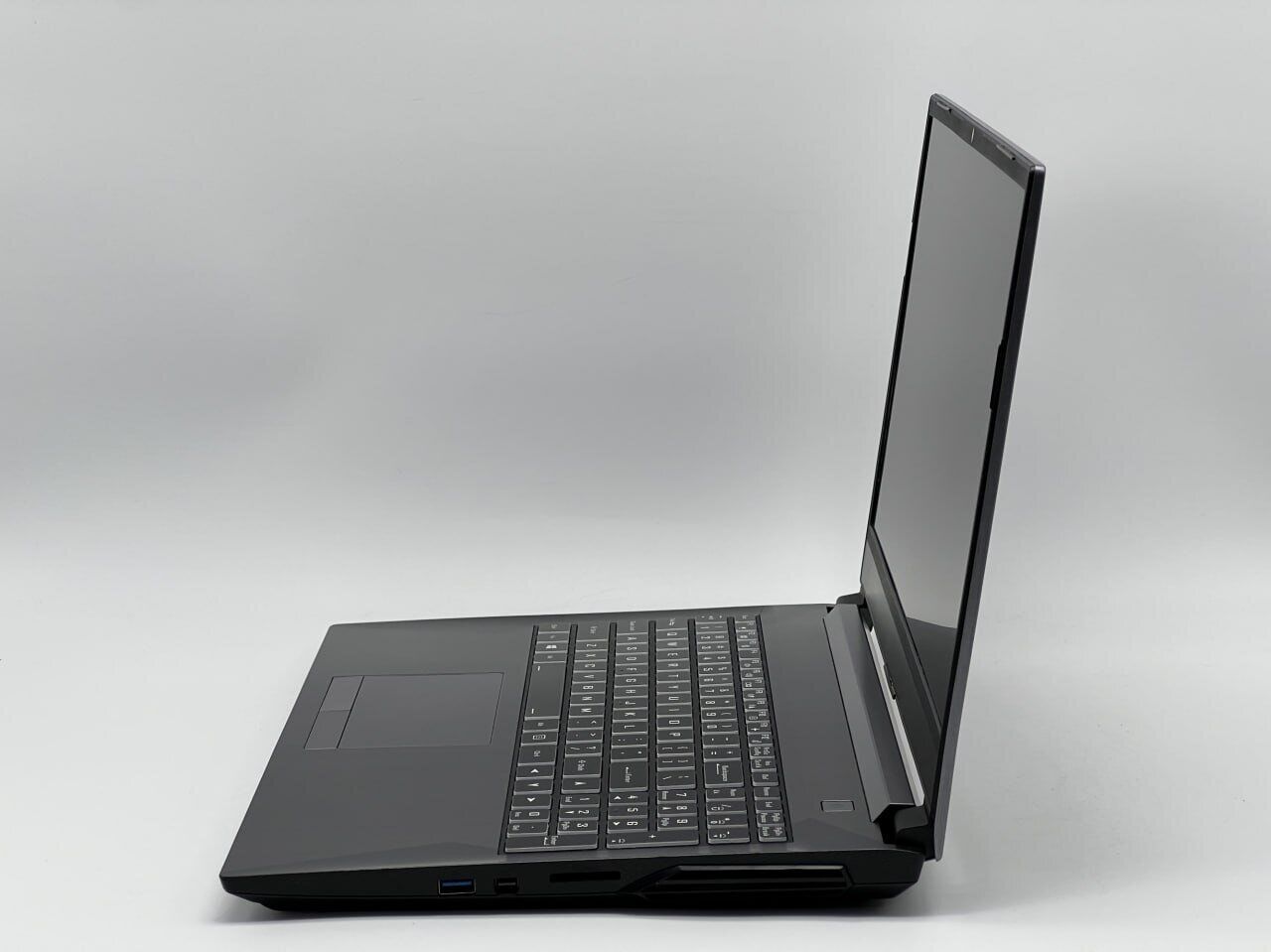 Ігровий ноутбук Б-клас Clevo Sager NH58HPQ / 15.6" (1920x1080) IPS / Intel Core i7-11800H (8 (16) ядер по 2.3 - 4.6 GHz) / 16 GB DDR4 / 480 GB SSD / nVidia GeForce RTX 3060, 6 GB GDDR6, 192-bit / WebCam - Зображення 4