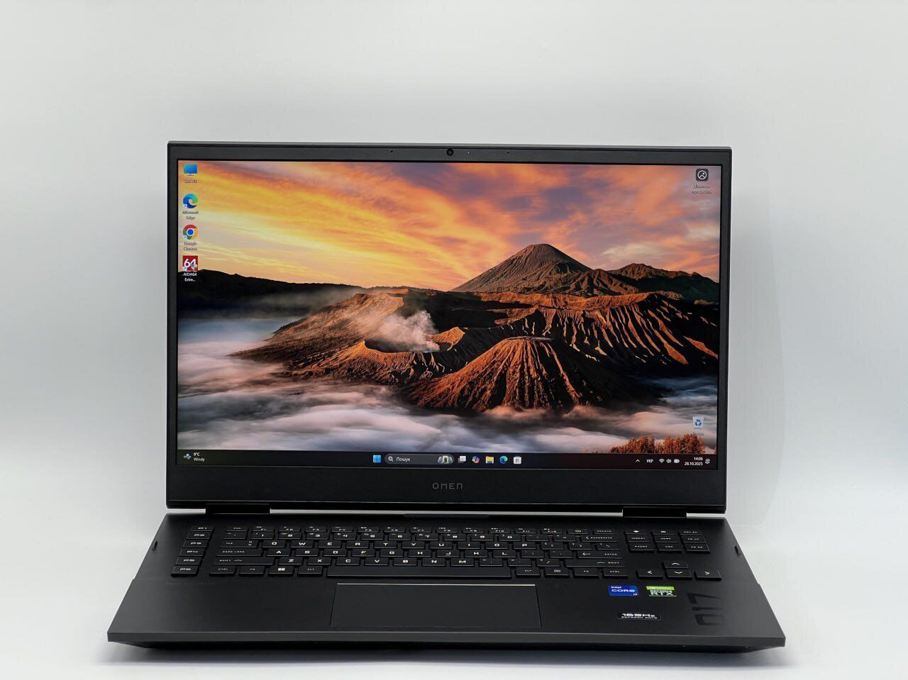 Ігровий ноутбук Б-клас HP Omen 17-ck1021nr / 17.3" (2560x1440) IPS / Intel Core i7-12700H (14 (20) ядер по 3.5 - 4.7 GHz) / 32 GB DDR5 / 960 GB SSD / nVidia GeForce RTX 3070 Ti, 8 GB GDDR6, 256-bit / WebCam - Зображення 2