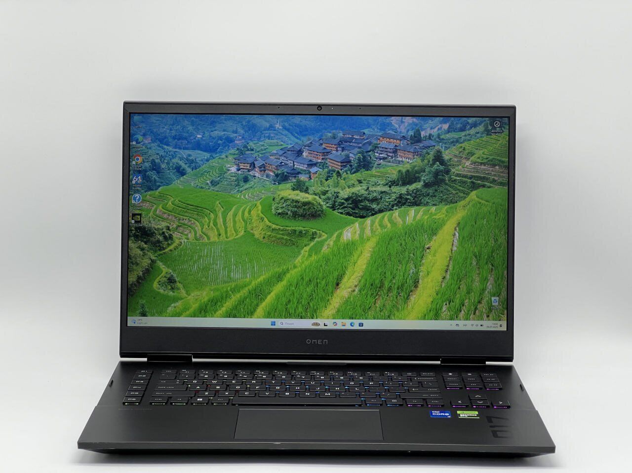 Ігровий ноутбук Б-клас HP Omen 17-cm2075nr / 17.3" (1920x1080) IPS / Intel Core i7-13700HX (16 (24) ядер по 1.5 - 5.0 GHz) / 16 GB DDR5 / 960 GB SSD / nVidia GeForce RTX 4060, 8 GB GDDR6, 128-bit / WebCam - Зображення 2