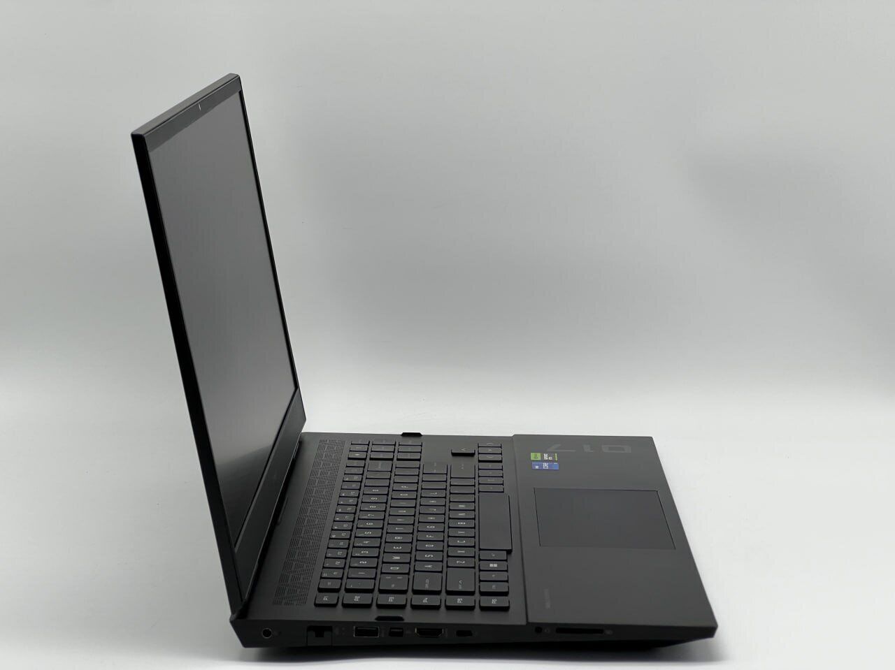 Ігровий ноутбук Б-клас HP Omen 17-cm2075nr / 17.3" (1920x1080) IPS / Intel Core i7-13700HX (16 (24) ядер по 1.5 - 5.0 GHz) / 16 GB DDR5 / 960 GB SSD / nVidia GeForce RTX 4060, 8 GB GDDR6, 128-bit / WebCam - Зображення 3