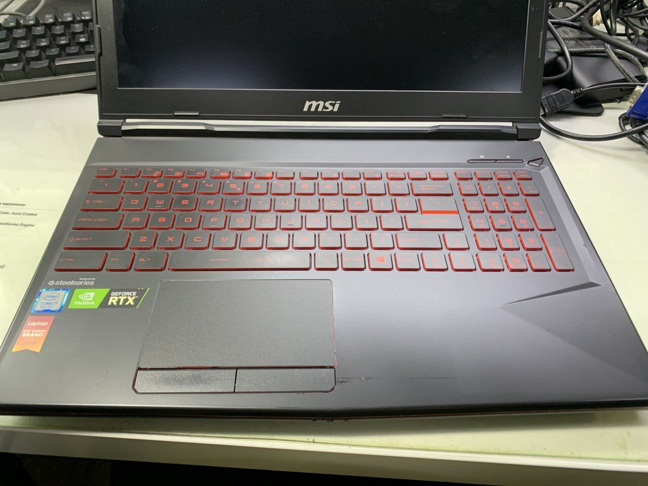 Ігровий ноутбук MSI GL63 8SE-054US / 15.6" (1920x1080) IPS / Intel Core i7-8750H (6 (12) ядер по 2.2 - 4.1 GHz) / 16 GB DDR4 / 480 GB SSD / nVidia GeForce RTX 2060, 6 GB GDDR6, 192-bit / WebCam - Зображення 3