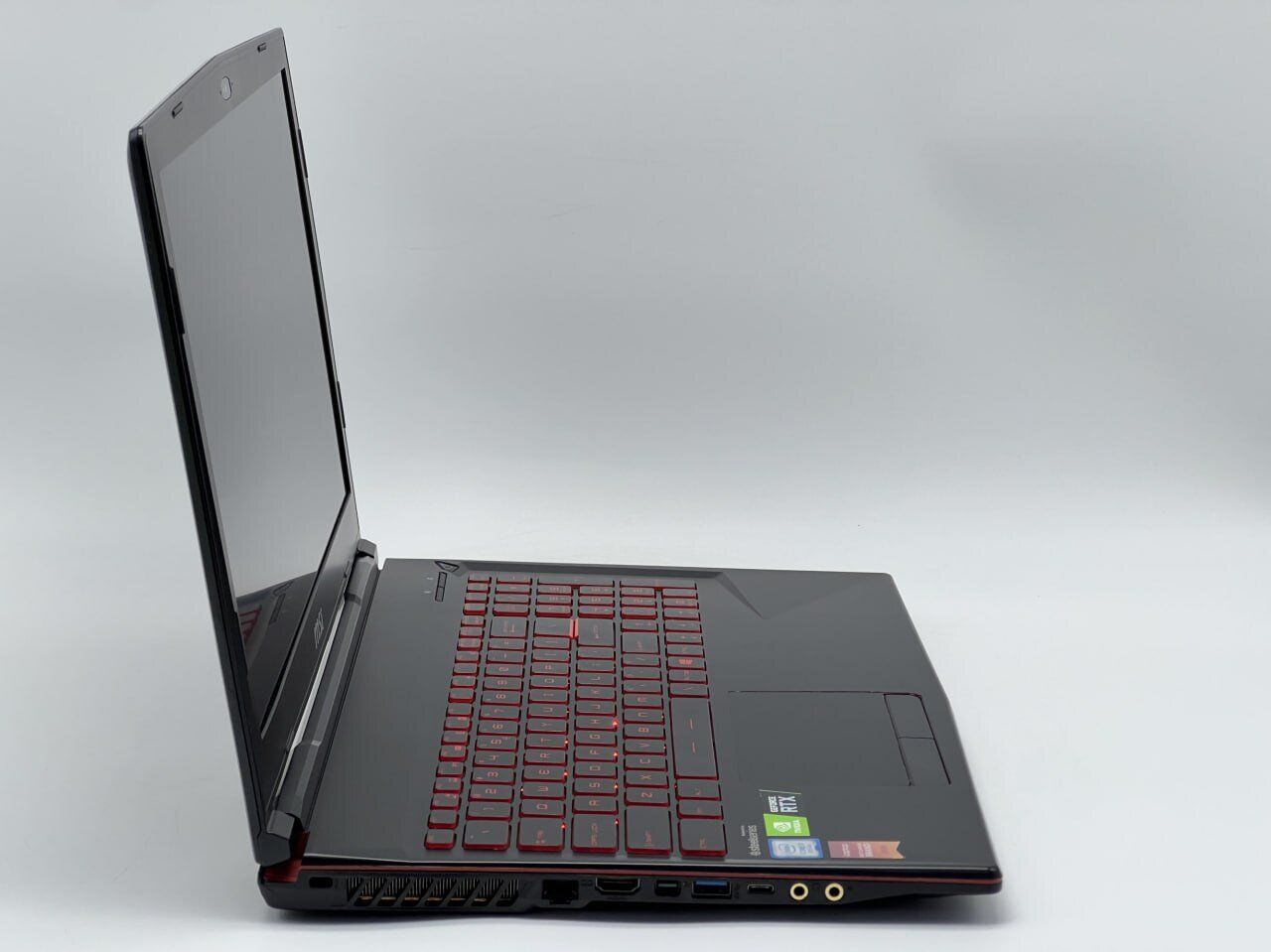 Ігровий ноутбук MSI GL63 8SE-054US / 15.6" (1920x1080) IPS / Intel Core i7-8750H (6 (12) ядер по 2.2 - 4.1 GHz) / 16 GB DDR4 / 480 GB SSD / nVidia GeForce RTX 2060, 6 GB GDDR6, 192-bit / WebCam - Зображення 4