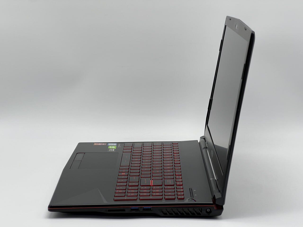 Ігровий ноутбук MSI GL63 8SE-054US / 15.6" (1920x1080) IPS / Intel Core i7-8750H (6 (12) ядер по 2.2 - 4.1 GHz) / 16 GB DDR4 / 480 GB SSD / nVidia GeForce RTX 2060, 6 GB GDDR6, 192-bit / WebCam - Зображення 5