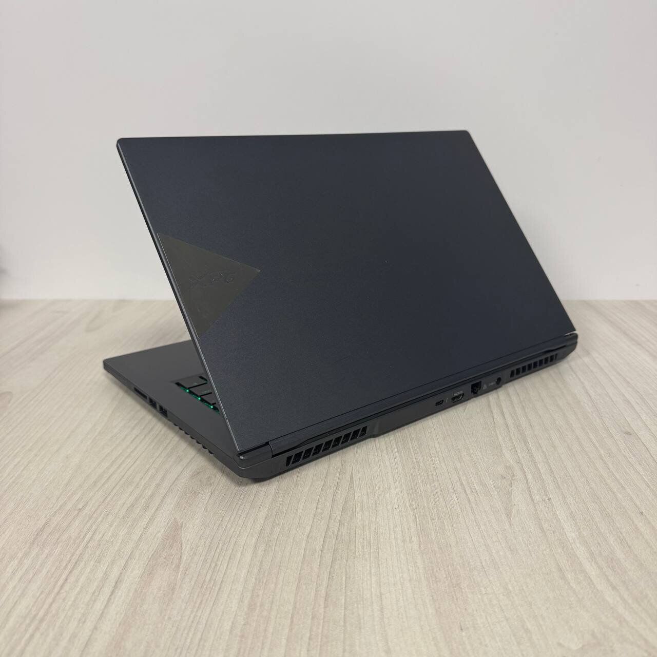 Ігровий ноутбук Б-клас XPG Xenia 15i7G9H2070QLX / 15.6" (1920x1080) IPS / Intel Core i7-9750H (6 (12) ядер по 2.6 - 4.5 GHz) / 16 GB DDR4 / 512 GB SSD NVMe / nVidia GeForce RTX 2070 Max-Q, 8 GB DDR6, 256-bit / WebCam - Зображення 6