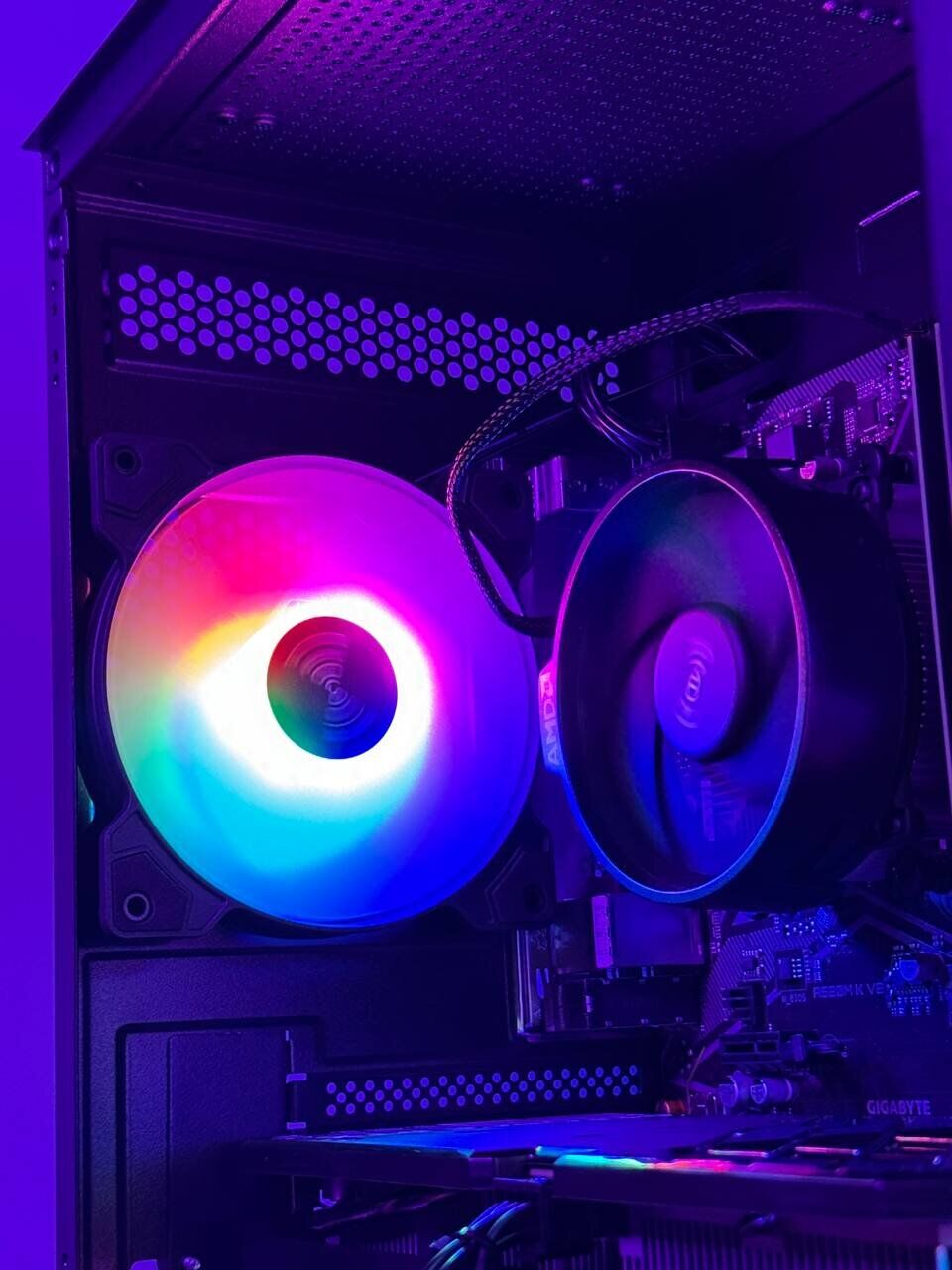 Ігровий ПК Tower / AMD Ryzen 5 5500 (6 (12) ядер по 3.6 - 4.2 GHz) / 32 GB DDR4 / 1000 GB SSD / AMD Radeon RX 6800, 16 GB GDDR6, 256-bit - Зображення 4