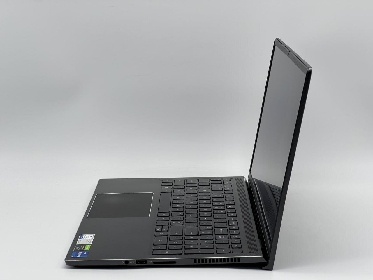 Ігровий ультрабук Dell Vostro 15 7510 / 15.6" (1920x1080) IPS / Intel Core i7-11800H (8 (16) ядер по 2.3 - 4.6 GHz) / 16 GB DDR4 / 480 GB SSD / nVidia GeForce RTX 3050, 4 GB GDDR6, 128-bit / WebCam - Зображення 4