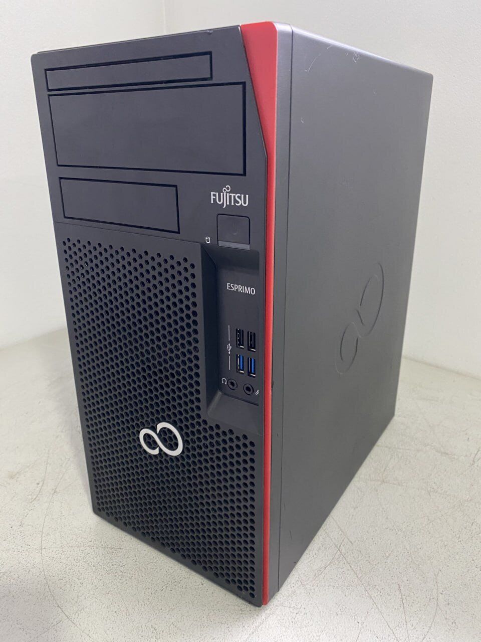 Комп'ютер Fujitsu Esprimo P557 E85 Tower / Intel Core i5-6500 (4 ядра по 3.2 - 3.6 GHz) / 16 GB DDR4 / 480 GB SSD / nVidia Quadro K1200, 4 GB GDDR5, 128-bit - Зображення 4