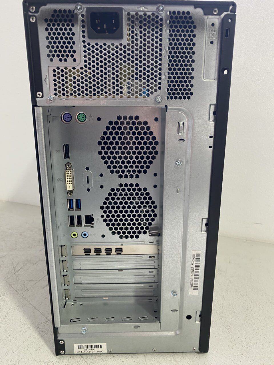 Комп'ютер Fujitsu Esprimo P557 E85 Tower / Intel Core i5-6500 (4 ядра по 3.2 - 3.6 GHz) / 16 GB DDR4 / 480 GB SSD / nVidia Quadro K1200, 4 GB GDDR5, 128-bit - Зображення 3