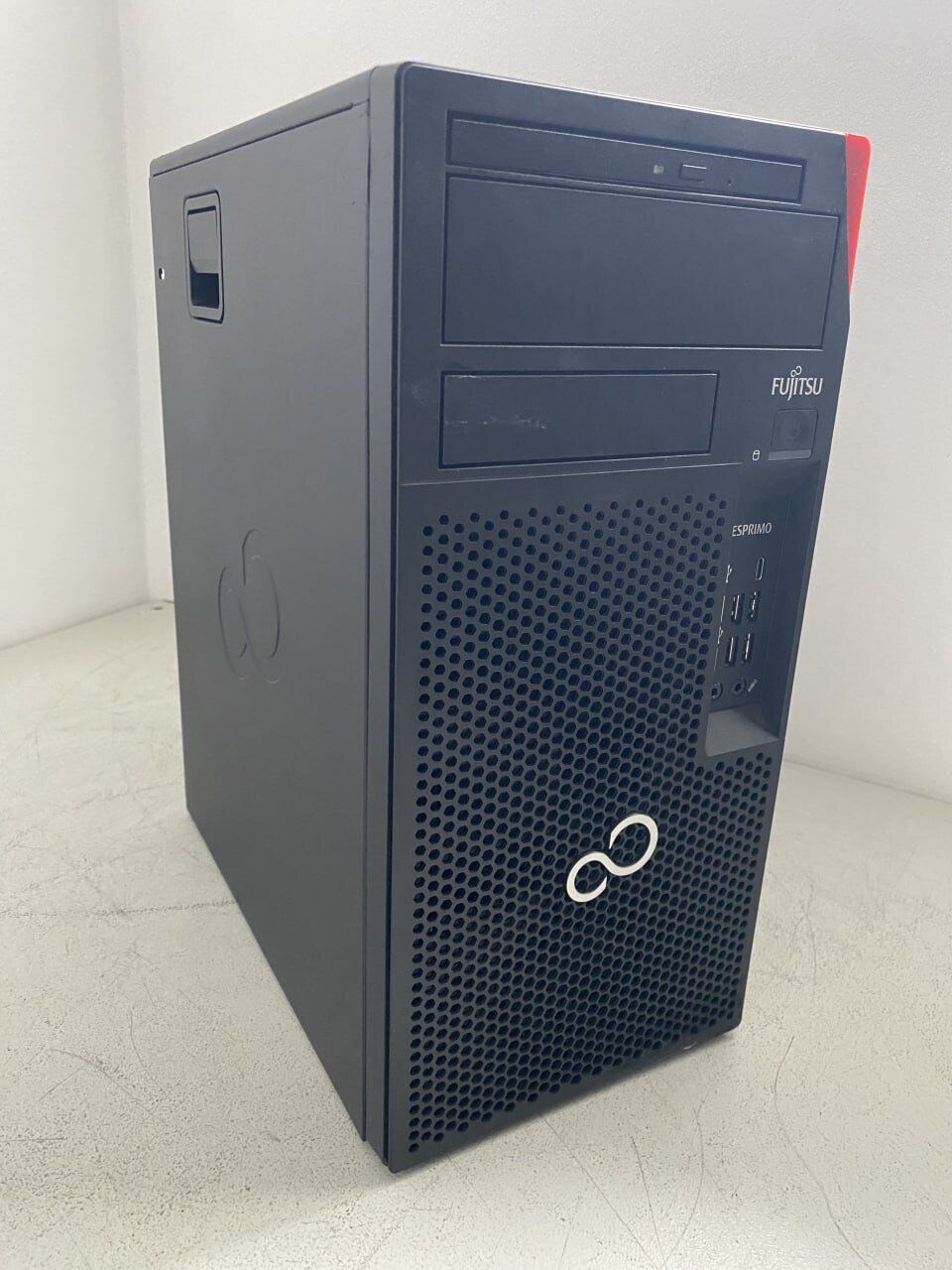 Комп'ютер Fujitsu Esprimo P757 E90 Tower / Intel Core i5-6500 (4 ядра по 3.2 - 3.6 GHz) / 16 GB DDR4 / 480 GB SSD / nVidia Quadro K1200, 4 GB GDDR5, 128-bit / DVD-ROM - Зображення 2