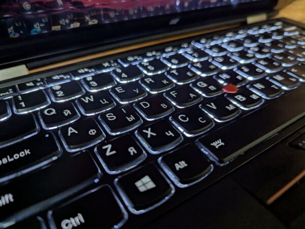 Нетбук-трансформер Lenovo ThinkPad Yoga 260 / 12.5" (1366x768) TN Touch / Intel Core i5-6200U (2 (4) ядра по 2.3 - 2.8 GHz) / 8 GB DDR4 / 180 GB SSD / Intel HD Graphics 520 / WebCam / Fingerprint / Windows 10 - Зображення 6