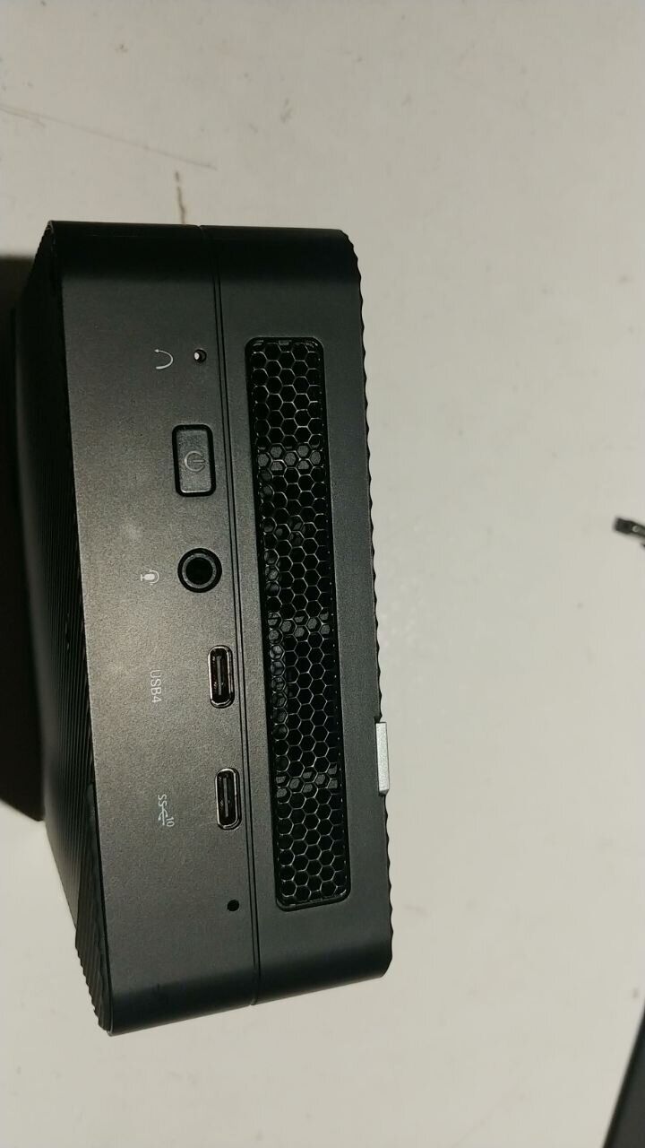 Неттоп Minisforum UM690 USFF / AMD Ryzen 9 6900HX (8 (16) ядер по 3.3 - 4.9 GHz) / 16 GB DDR5 / 240 GB SSD / AMD Radeon 680M / USB 3.1 / Wi-Fi / Bluetooth / Блок живлення в комплекті - Зображення 7