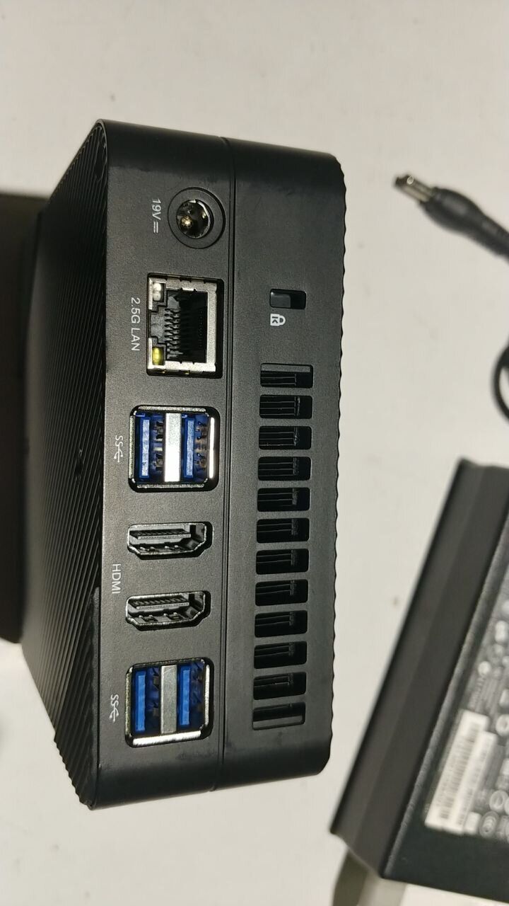 Неттоп Minisforum UM690 USFF / AMD Ryzen 9 6900HX (8 (16) ядер по 3.3 - 4.9 GHz) / 16 GB DDR5 / 240 GB SSD / AMD Radeon 680M / USB 3.1 / Wi-Fi / Bluetooth / Блок живлення в комплекті - Зображення 4