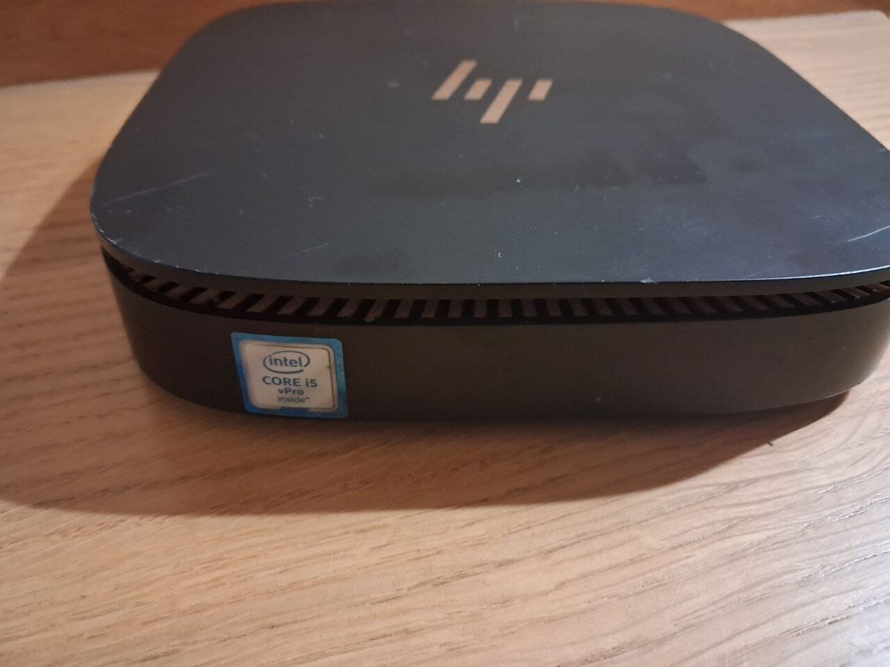 Неттоп Б-клас HP Elite Slice TPC-1021-DM USFF / Intel Core i5-6500T (4 ядра по 2.5 - 3.1 GHz) / 16 GB DDR4 / 512 GB SSD / Intel HD Graphics 530 / DisplayPort / HDM / Блок живлення в комплекті - Зображення 2