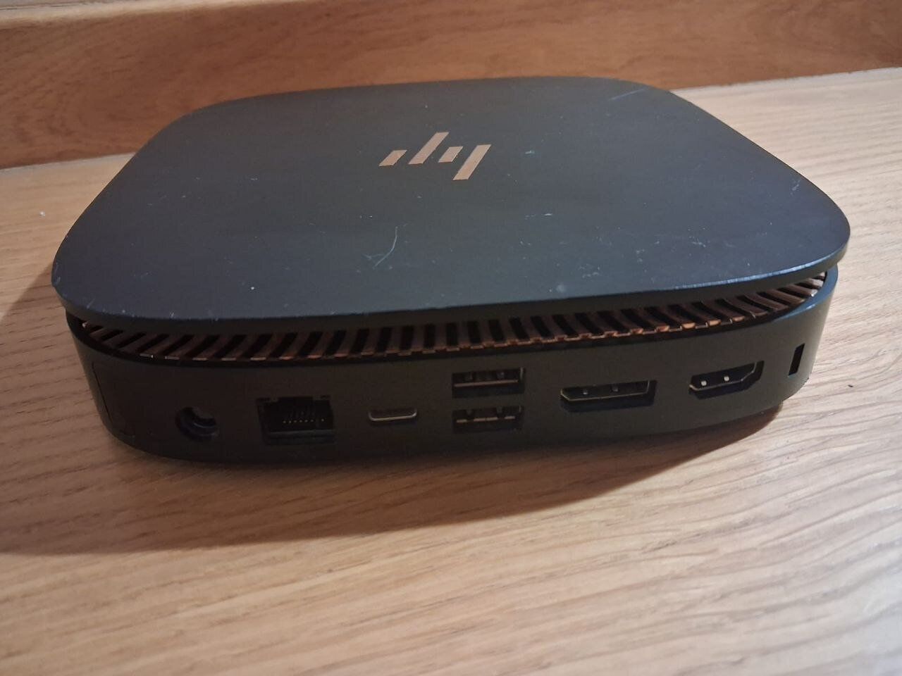 Неттоп Б-клас HP Elite Slice TPC-1021-DM USFF / Intel Core i5-6500T (4 ядра по 2.5 - 3.1 GHz) / 16 GB DDR4 / 512 GB SSD / Intel HD Graphics 530 / DisplayPort / HDM / Блок живлення в комплекті - Зображення 3