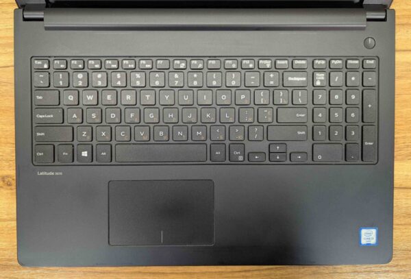 Ноутбук Б-клас Dell Latitude 3570 / 15.6" (1366x768) TN / Intel Core i3-6100U (2 (4) ядра по 2.3 GHz) / 8 GB DDR3 / 240 GB SSD / Intel HD Graphics 520 / WebCam / HDMI / Windows 10 - Зображення 4
