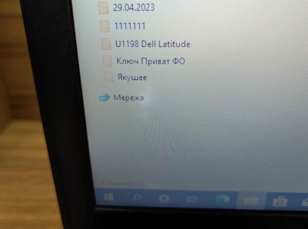 Ноутбук Б-клас Dell Latitude 3570 / 15.6" (1366x768) TN / Intel Core i3-6100U (2 (4) ядра по 2.3 GHz) / 8 GB DDR3 / 240 GB SSD / Intel HD Graphics 520 / WebCam / HDMI / Windows 10 - Зображення 3