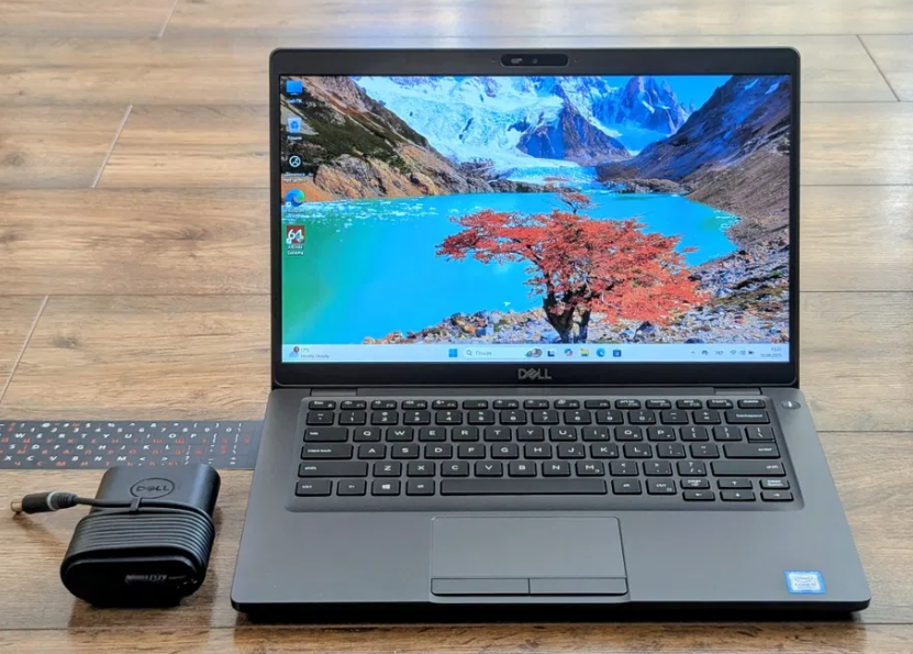 Ноутбук Б-клас Dell Latitude 5401 / 14" (1366x768) TN / Intel Core i5-9300H (4 (8) ядра по 2.4 - 4.1 GHz) / 8 GB DDR4 / 240 GB SSD / Intel UHD Graphics 630 / WebCam - Зображення 2