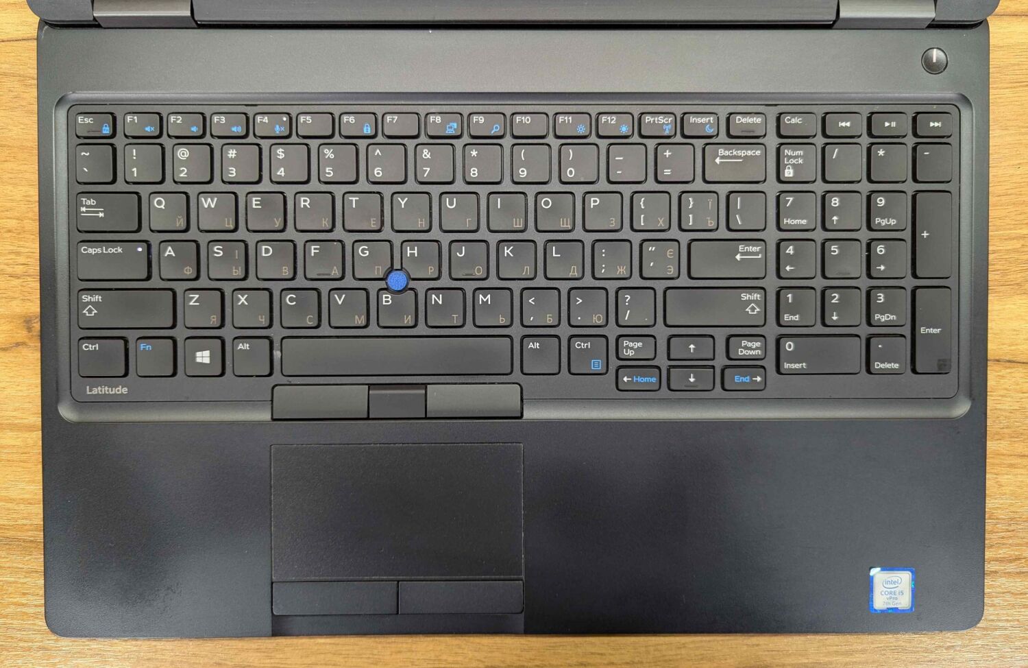 Ноутбук Dell Latitude 5580 / 15.6" (1920x1080) IPS / Intel Core i5-7300U (2 (4) ядра по 2.6 - 3.5 GHz) / 16 GB DDR4 / 240 GB SSD / Intel HD Graphics 620 / WebCam / Windows 10 - Зображення 3