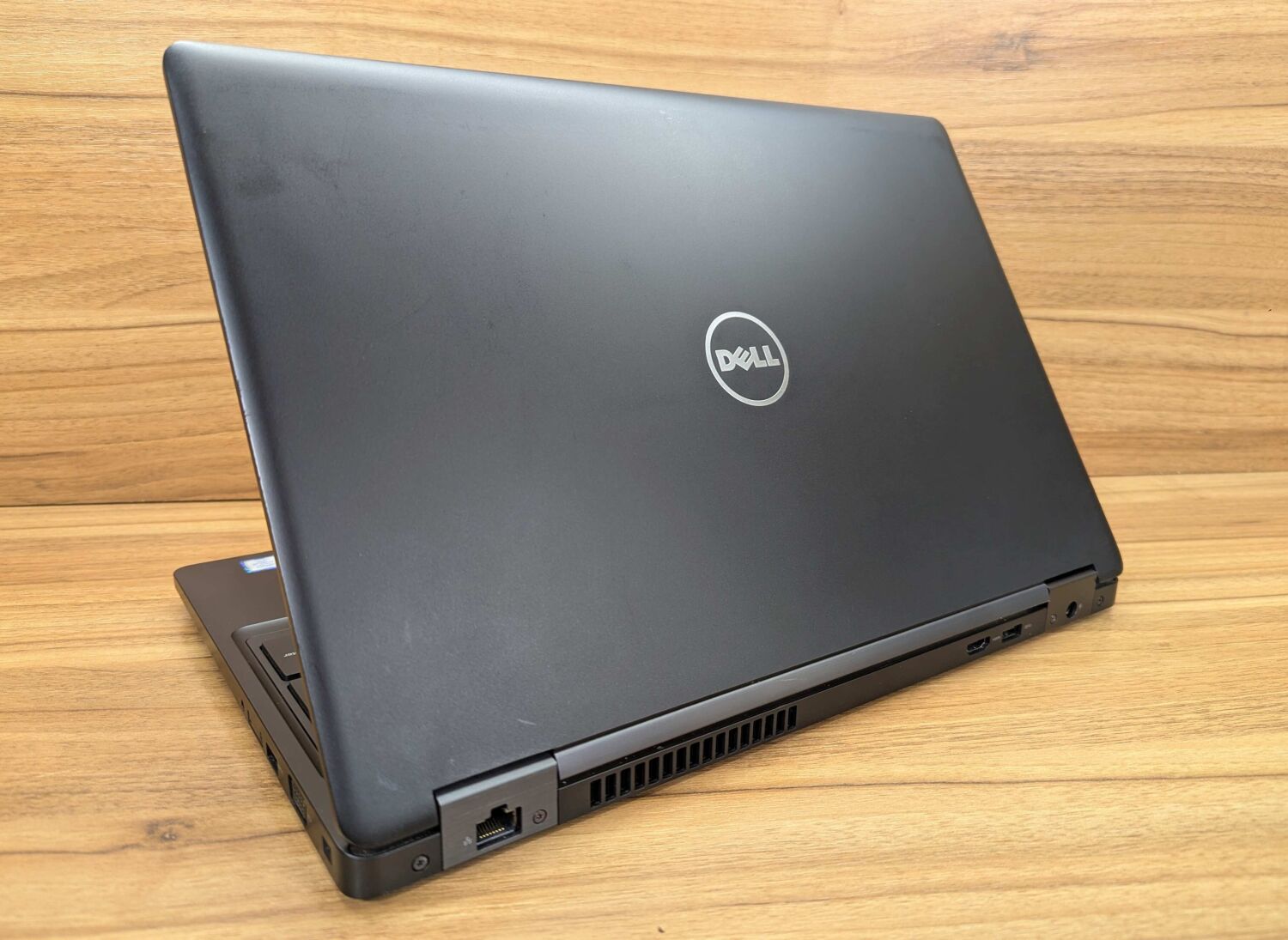 Ноутбук Dell Latitude 5580 / 15.6" (1920x1080) IPS / Intel Core i5-7300U (2 (4) ядра по 2.6 - 3.5 GHz) / 16 GB DDR4 / 240 GB SSD / Intel HD Graphics 620 / WebCam / Windows 10 - Зображення 6