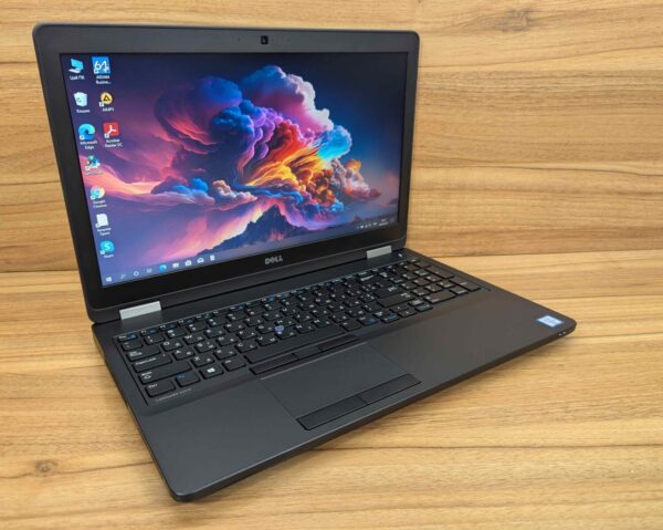 Ноутбук Dell Latitude E5570 / 15.6" (1366x768) TN / Intel Core i7-6820HQ (4 (8) ядра по 2.7 - 3.6 GHz) / 16 GB DDR4 / 512 GB SSD / AMD Radeon R7 M370, 2 GB GDDR5, 128-bit / VGA / WebCam / Windows 10 - Зображення 4