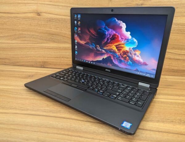 Ноутбук Dell Latitude E5570 / 15.6" (1366x768) TN / Intel Core i7-6820HQ (4 (8) ядра по 2.7 - 3.6 GHz) / 16 GB DDR4 / 512 GB SSD / AMD Radeon R7 M370, 2 GB GDDR5, 128-bit / VGA / WebCam / Windows 10 - Зображення 5
