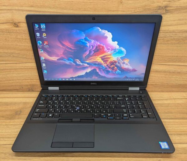 Ноутбук Dell Latitude E5570 / 15.6" (1366x768) TN / Intel Core i7-6820HQ (4 (8) ядра по 2.7 - 3.6 GHz) / 16 GB DDR4 / 512 GB SSD / AMD Radeon R7 M370, 2 GB GDDR5, 128-bit / VGA / WebCam / Windows 10 - Зображення 2