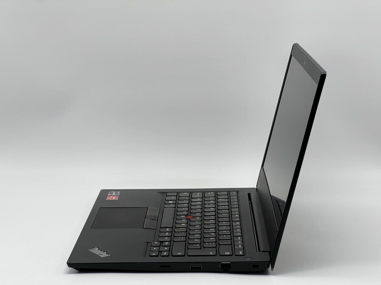 Ноутбук Б-клас Lenovo ThinkPad E495 / 14" (1920x1080) IPS / AMD Ryzen 5 3500U (4 (8) ядра по 2.1 - 3.7 GHz) / 8 GB DDR4 / 240 GB SSD / AMD Radeon Vega 8 Graphics / WebCam - Зображення 4