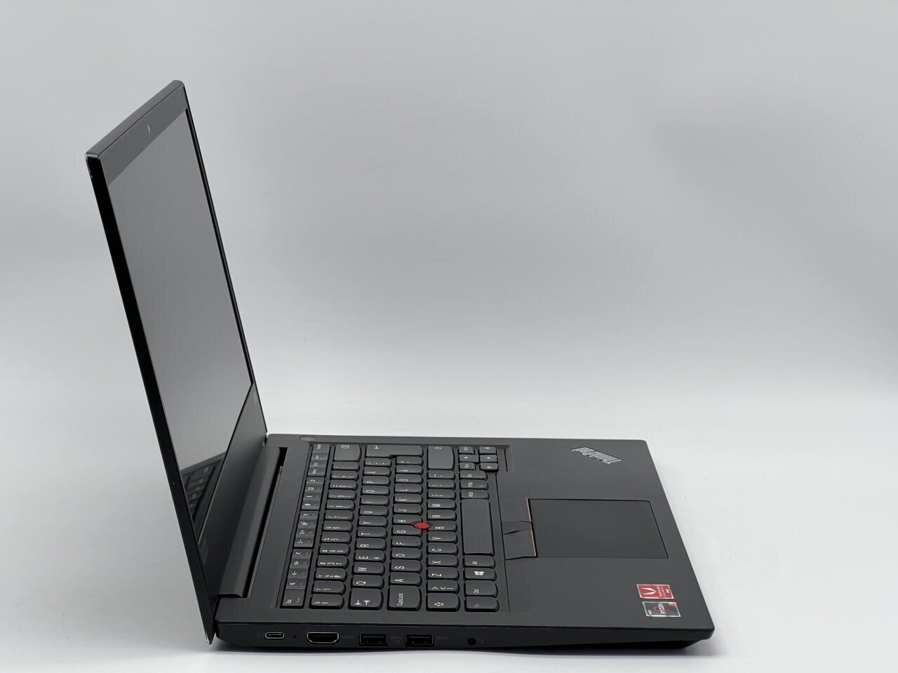 Ноутбук Б-клас Lenovo ThinkPad E495 / 14" (1920x1080) IPS / AMD Ryzen 5 3500U (4 (8) ядра по 2.1 - 3.7 GHz) / 8 GB DDR4 / 240 GB SSD / AMD Radeon Vega 8 Graphics / WebCam - Зображення 3