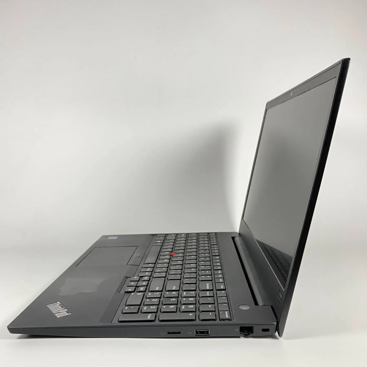 Ноутбук Lenovo ThinkPad E580 / 15.6" (1366x768) TN / Intel Core i5-8250U (4 (8) ядра по 1.6 - 3.4 GHz) / 16 GB DDR4 / 256 GB SSD / Intel HD Graphics 620 / WebCam / HDMI - Зображення 5