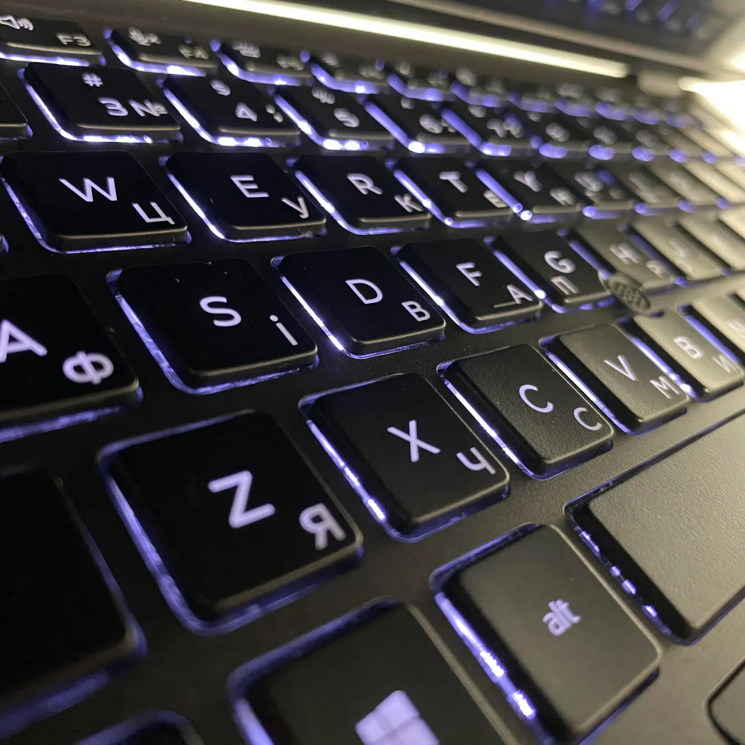 Ультрабук Б-клас Dell Latitude 5400 / 14" (1920x1080) IPS / Intel Core i5-8365U (4 (8) ядра по 1.6 - 4.1 GHz) / 16 GB DDR4 / 256 GB SSD / Intel UHD Graphics / WebCam / HDMI - Зображення 7