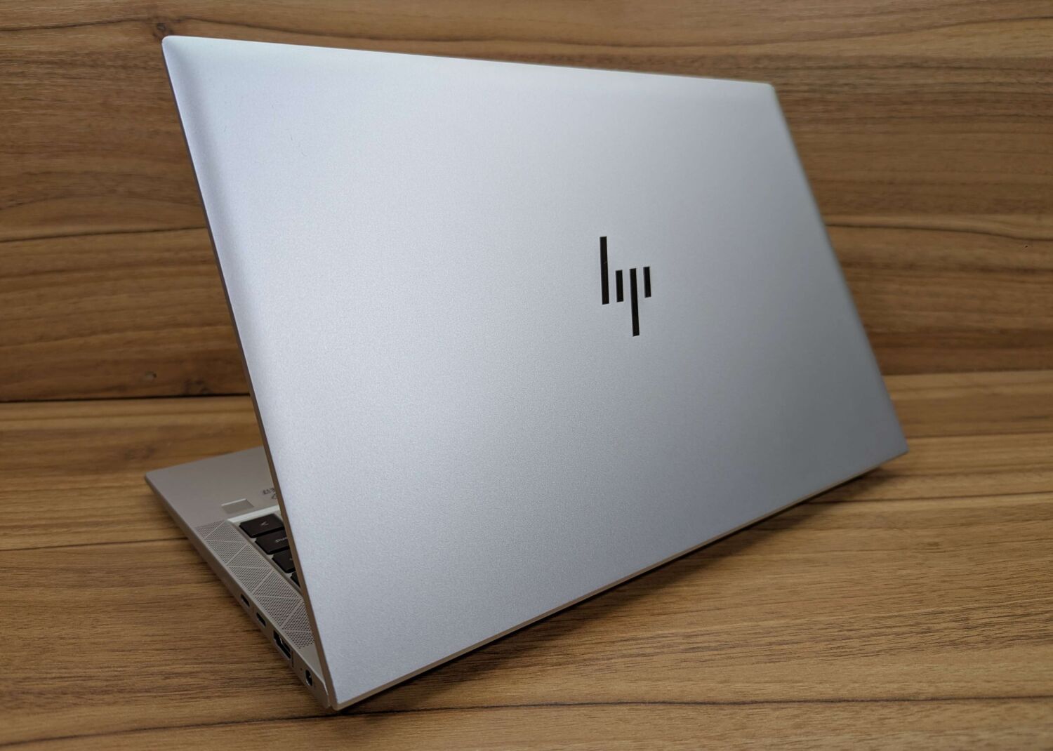 Ультрабук Б-клас HP EliteBook 840 G7 / 14" (1920x1080) IPS / Intel Core i7-10610U (4 (8) ядра по 1.8 - 4.9 GHz) / 16 GB DDR4 / 512 GB SSD / Intel UHD Graphics / Fingerprint / HDMI / Windows 10 - Зображення 8