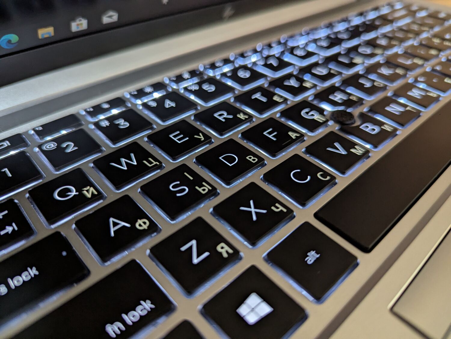 Ультрабук Б-клас HP EliteBook 840 G7 / 14" (1920x1080) IPS / Intel Core i7-10610U (4 (8) ядра по 1.8 - 4.9 GHz) / 16 GB DDR4 / 512 GB SSD / Intel UHD Graphics / HDMI / Fingerprint / Windows 10 - Зображення 7