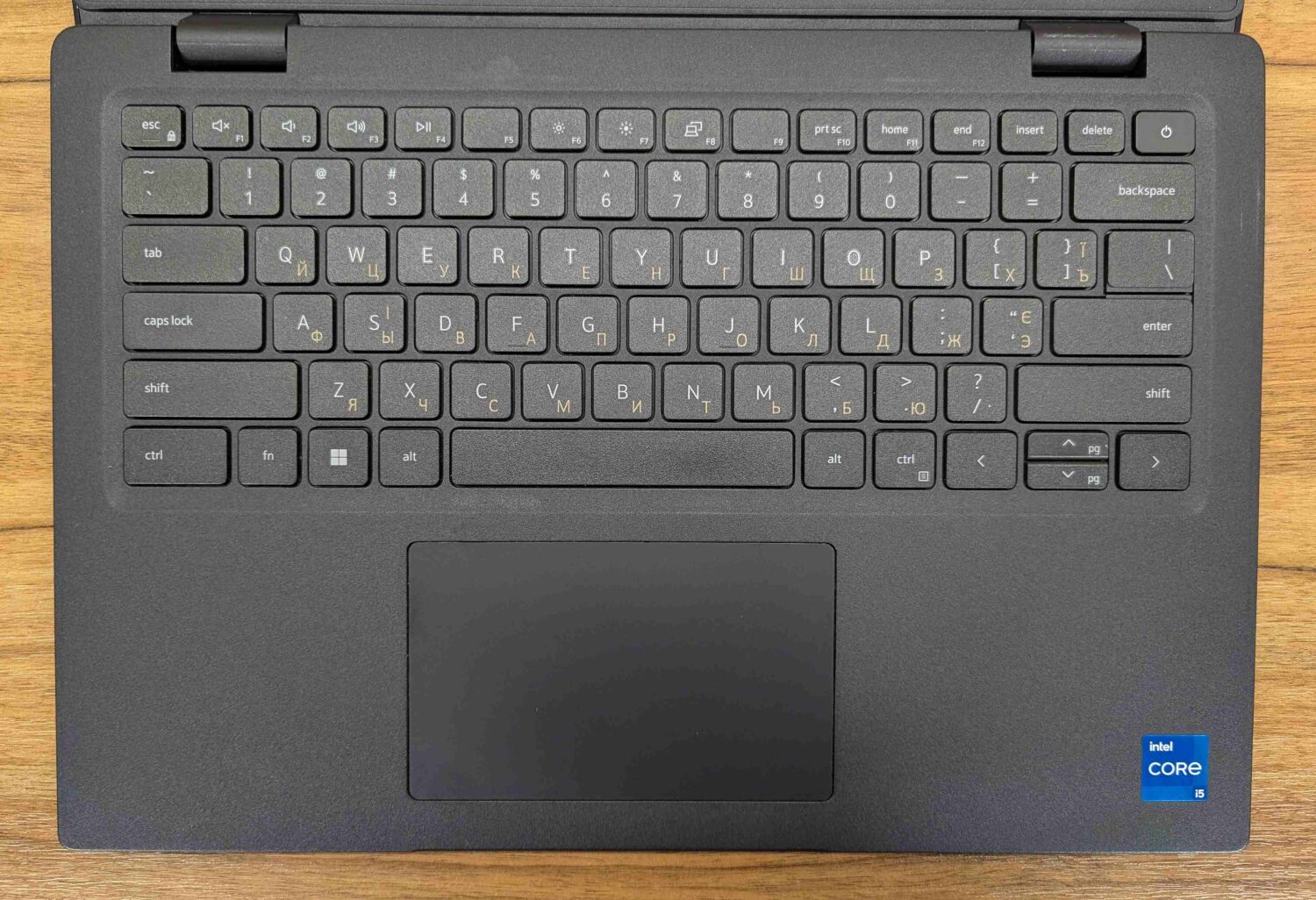 Ультрабук Dell Latitude 3420 / 14" (1920x1080) IPS / Intel Core i5-1135G7 (4 (8) ядра по 2.4 - 4.2 GHz) / 16 GB DDR4 / 480 GB SSD / Intel Iris Xe Graphics / WebCam / Windows 11 - Зображення 3