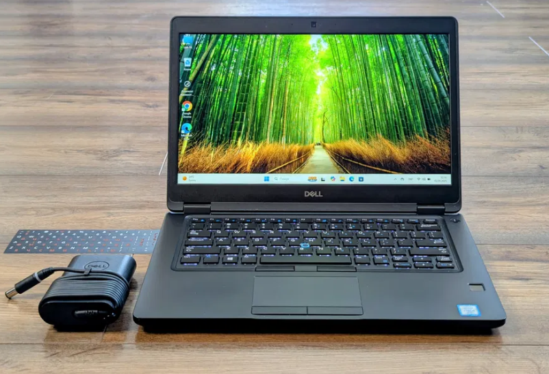 Ультрабук Dell Latitude 5490 / 14" (1920x1080) IPS / Intel Core i5-7300U (2 (4) ядра по 2.6 - 3.5 GHz) / 8 GB DDR4 / 128 GB SSD / Intel HD Graphics 620 / WebCam - Зображення 2