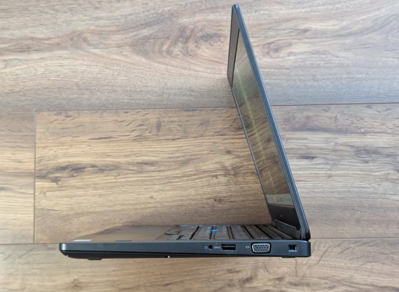 Ультрабук Dell Latitude 5490 / 14" (1920x1080) IPS / Intel Core i5-7300U (2 (4) ядра по 2.6 - 3.5 GHz) / 8 GB DDR4 / 128 GB SSD / Intel HD Graphics 620 / WebCam - Зображення 5