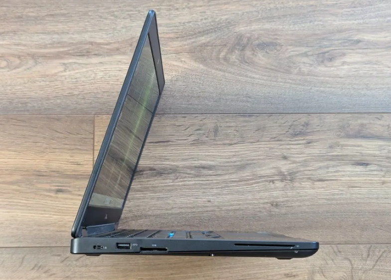 Ультрабук Dell Latitude 5490 / 14" (1920x1080) IPS / Intel Core i5-7300U (2 (4) ядра по 2.6 - 3.5 GHz) / 8 GB DDR4 / 128 GB SSD / Intel HD Graphics 620 / WebCam - Зображення 4