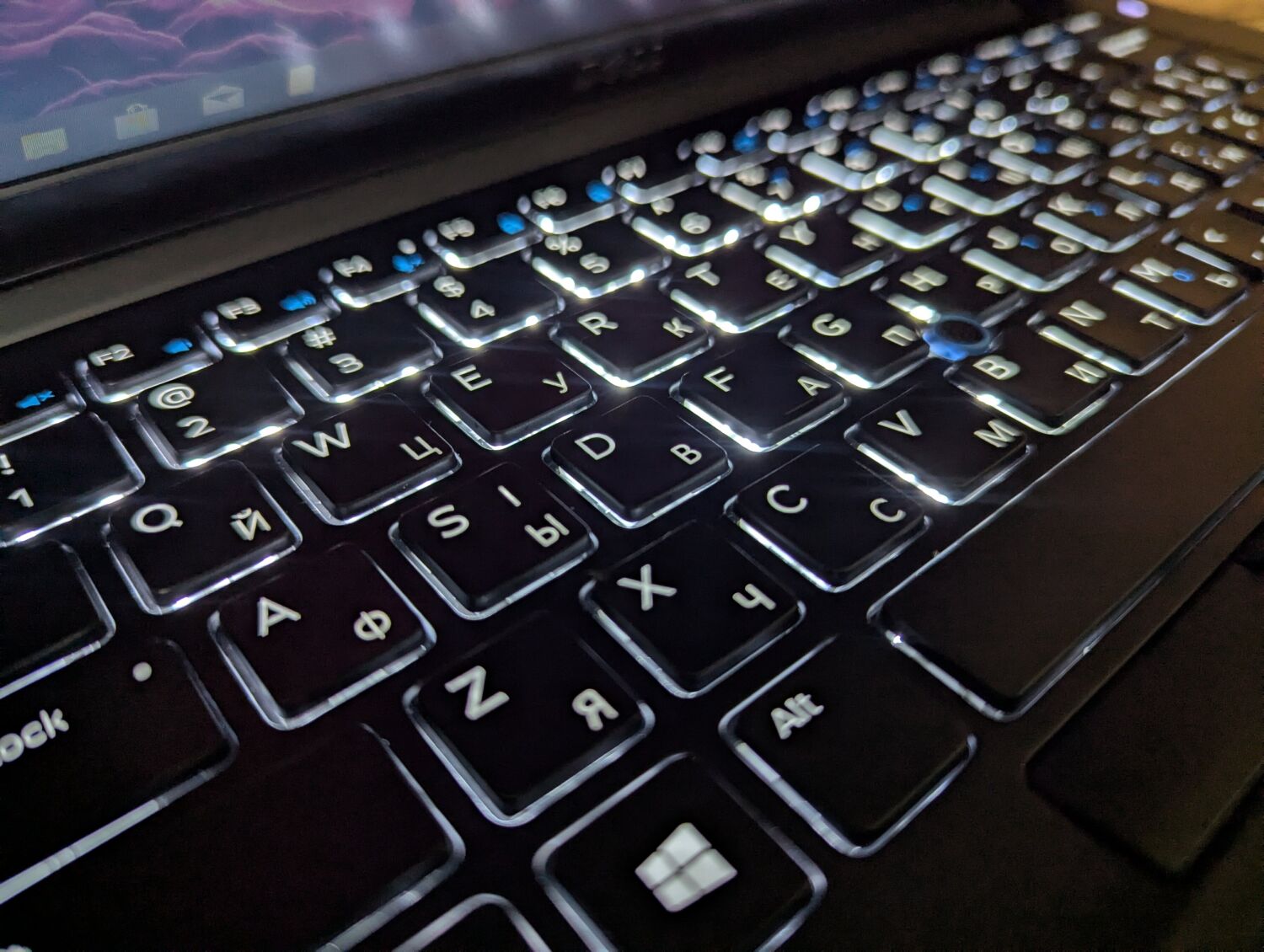 Ультрабук Dell Latitude 7480 / 14" (1366x768) TN / Intel Core i5-7300U (2 (4) ядра по 2.6 - 3.5 GHz) / 8 GB DDR4 / 256 GB SSD / Intel HD Graphics 620 / WebCam / HDMI / Windows 10 - Зображення 6