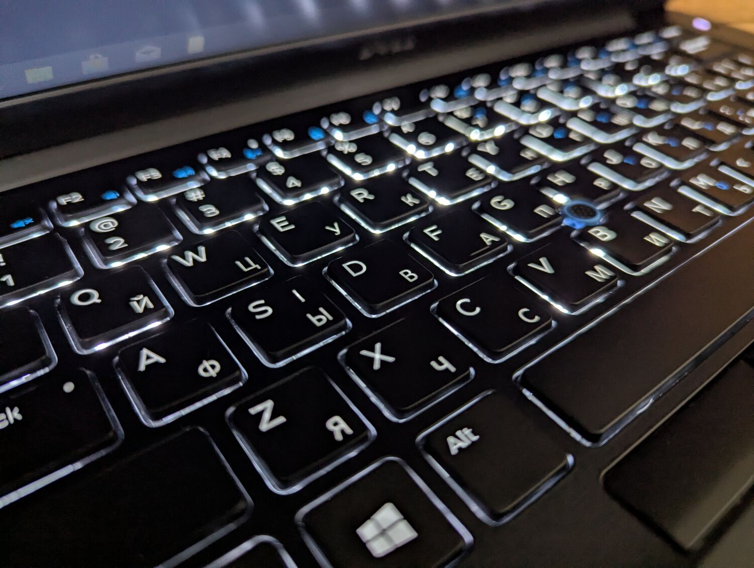 Ультрабук Dell Latitude 7480 / 14" (1366x768) TN / Intel Core i5-7300U (2 (4) ядра по 2.6 - 3.5 GHz) / 8 GB DDR4 / 256 GB SSD / Intel HD Graphics 620 / WebCam / Windows 10 - Зображення 6