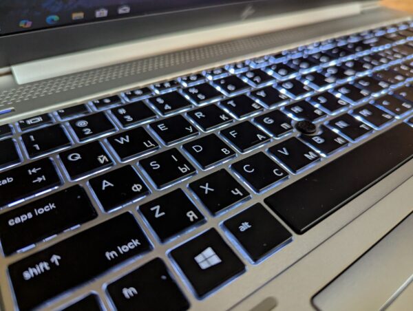 Ультрабук HP EliteBook 850 G6 / 15.6" (1920x1080) IPS / Intel Core i5-8365U (4 (8) ядра по 1.6 - 4.1 GHz) / 16 GB DDR4 / 512 GB SSD / Intel UHD Graphics / WebCam / HDMI / Windows 10 - Зображення 6
