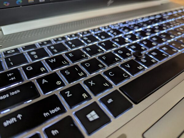Ультрабук HP EliteBook 850 G6 / 15.6" (1920x1080) IPS / Intel Core i5-8365U (4 (8) ядра по 1.6 - 4.1 GHz) / 24 GB DDR4 / 512 GB SSD / Intel UHD Graphics / TouchID / WebCam / Windows 10 - Зображення 6