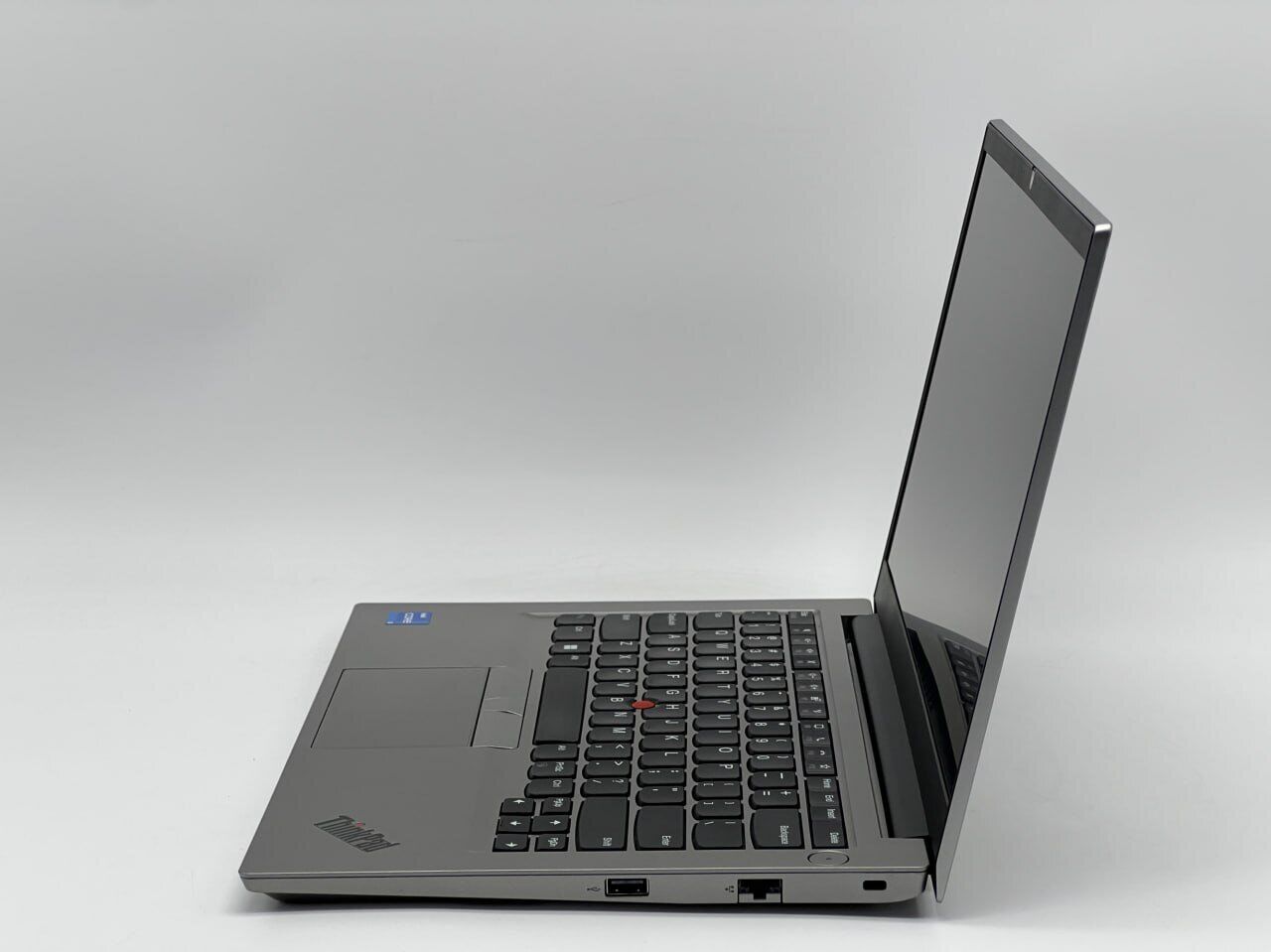 Ультрабук Lenovo ThinkPad E14 Gen 4 / 14" (1920x1080) IPS / Intel Core i5-1235U (10 (12) ядер по 3.3 - 4.4 GHz) / 16 GB DDR4 / 240 GB SSD / Intel Iris Xe Graphics / WebCam - Зображення 4