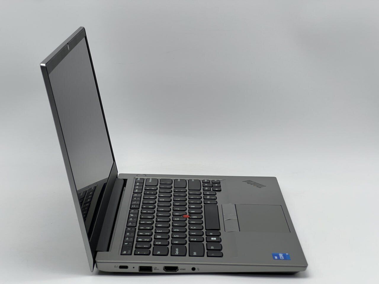 Ультрабук Lenovo ThinkPad E14 Gen 4 / 14" (1920x1080) IPS / Intel Core i5-1235U (10 (12) ядер по 3.3 - 4.4 GHz) / 16 GB DDR4 / 240 GB SSD / Intel Iris Xe Graphics / WebCam - Зображення 3