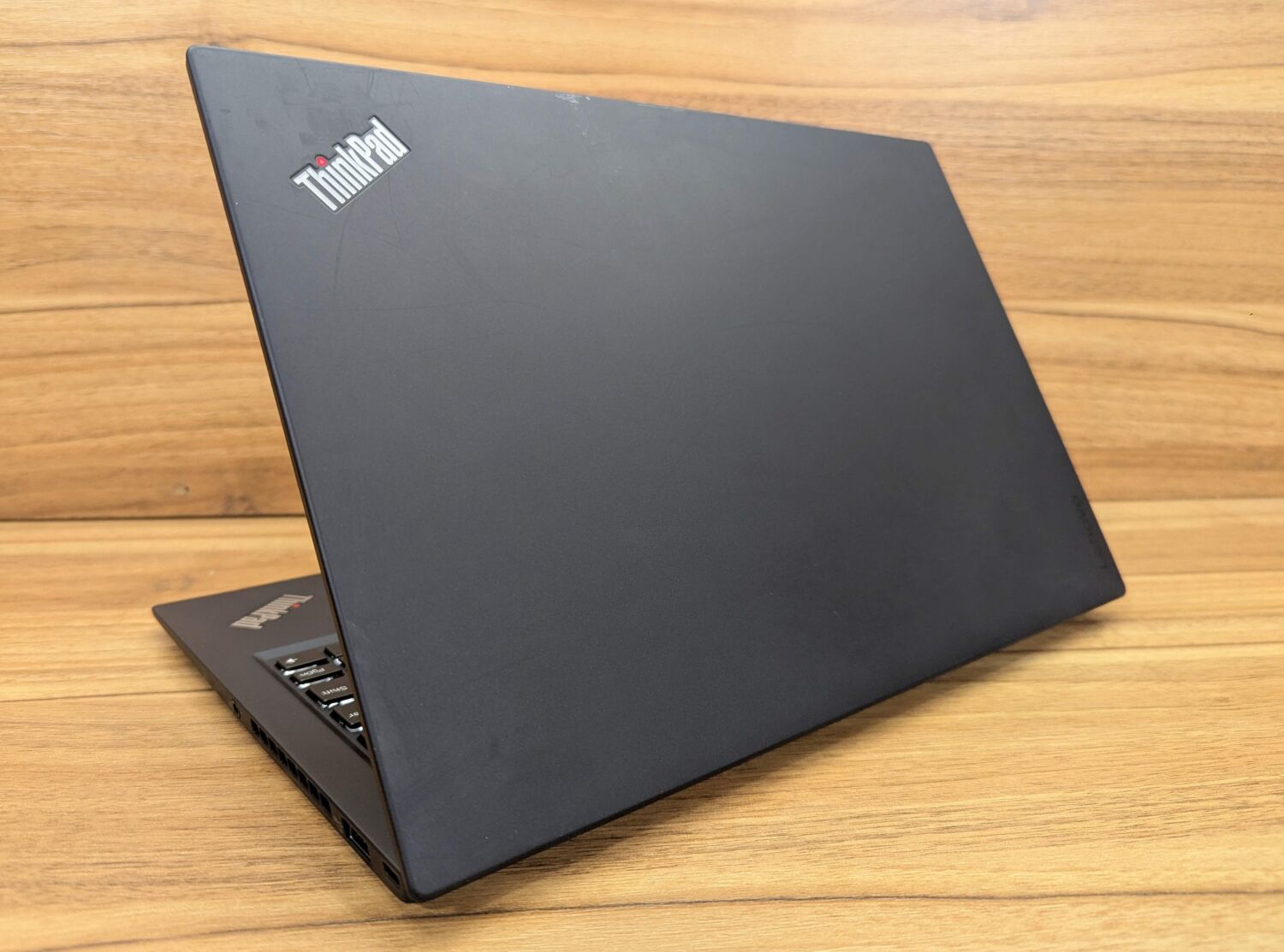 Ультрабук Lenovo ThinkPad x1 Carbon / 14" (1920x1080) IPS / Intel Core i5-6200U (2 (4) ядра по 2.3 - 2.8 GHz) / 8 GB DDR3 / 512 GB SSD / Intel HD Graphics 520 / WebCam / Fingerprint / Windows 10 - Зображення 7