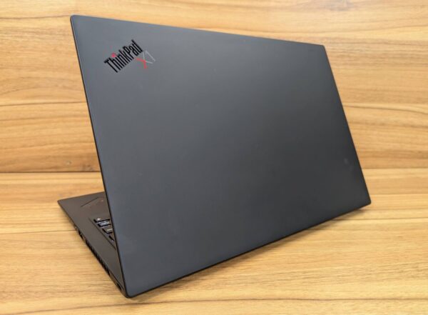 Ультрабук Lenovo ThinkPad X1 Carbon Gen8 / 14" (1920x1080) IPS Touch / Intel Core i7-10610U (4 (8) ядра по 1.8 - 4.9 GHz) / 16 GB DDR4 / 512 GB SSD / Intel UHD Graphics / WebCam / TouchID / Windows 10 - Зображення 7