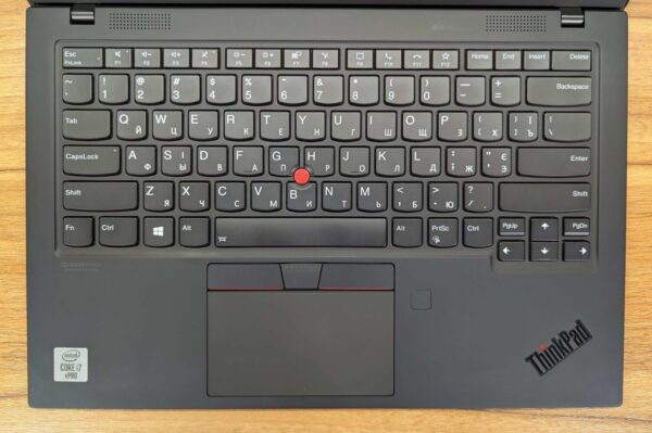 Ультрабук Lenovo ThinkPad X1 Carbon Gen8 / 14" (1920x1080) IPS Touch / Intel Core i7-10610U (4 (8) ядра по 1.8 - 4.9 GHz) / 16 GB DDR4 / 512 GB SSD / Intel UHD Graphics / WebCam / TouchID / Windows 10 - Зображення 3
