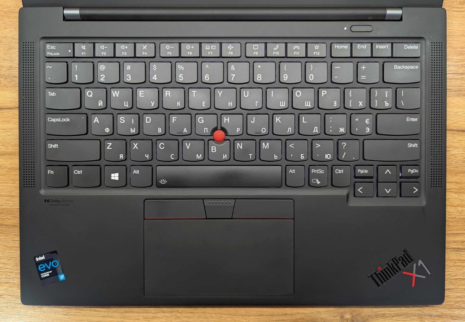 Ультрабук Lenovo ThinkPad X1 Carbon Gen9 / 14" (1920x1080) IPS / Intel Core i7-1165G7 (4 (8) ядра по 2.8 - 4.7 GHz) / 16 GB DDR4 / 480 GB SSD / Intel Iris Xe Graphics / WebCam / Windows 10 - Зображення 3