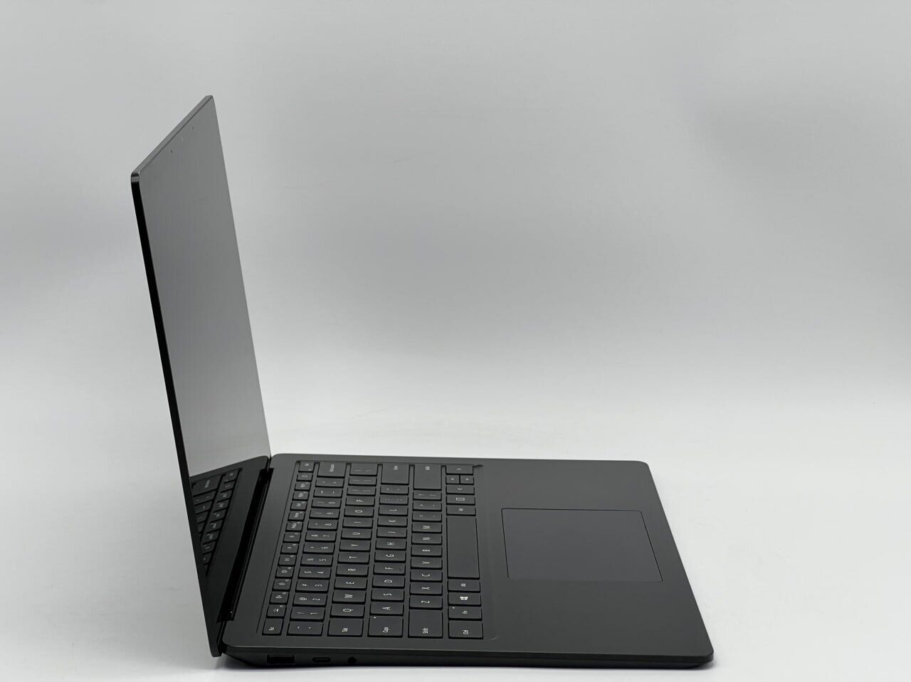 Ультрабук Microsoft Surface Laptop 3 / 13.5" (2256x1504) IPS Touch / Intel Core i5-1035G7 (4 (8) ядра по 1.2 - 3.7 GHz) / 8 GB DDR4 / 240 GB SSD / Intel Iris Plus Graphics / WebCam - Зображення 3